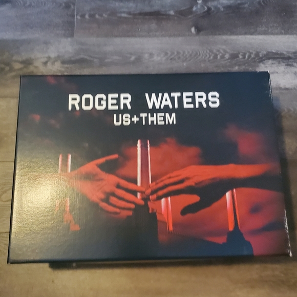 Roger Waters (Pink Floyd) Ultimate Deluxe VIP Package Box Set US +Them Tour 2017 - Picture 2 of 9